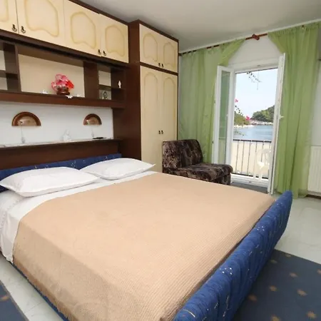 By The Sea Zaklopatica, - 8357 *